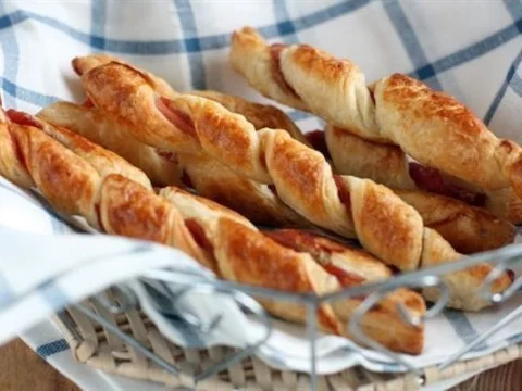 Puff sticks with ham