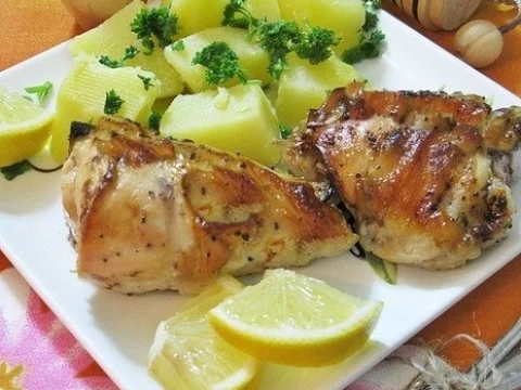 Chicken baked with lemon
