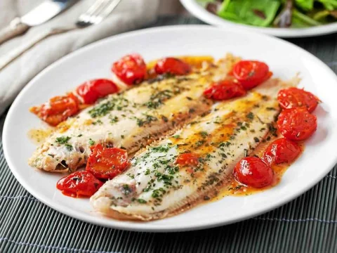 Dorada with tomatoes and mozzarella