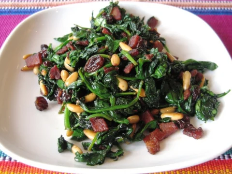 Spinach with raisins