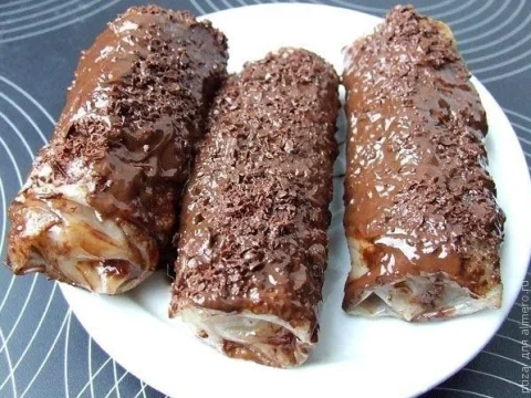 Vietnamese banana and chocolate pancakes