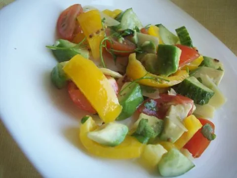 Vegetable salad with avocado