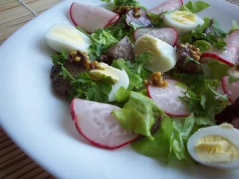 Chicken liver and vegetable salad