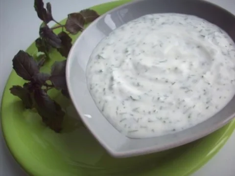 Dill and yogurt sauce for fish