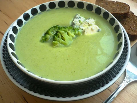 Cream of broccoli soup with cheese