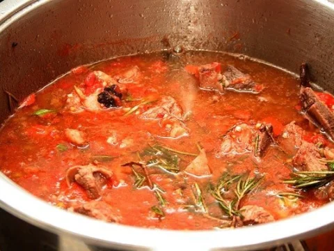 Italian-Style Meat in Tomato Sauce