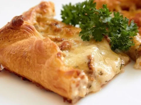 Pie with mushrooms, sour cream and cheese