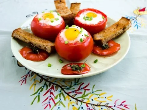 Eggs in Tomatoes