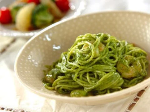 Pasta with Creamy Spinach Sauce