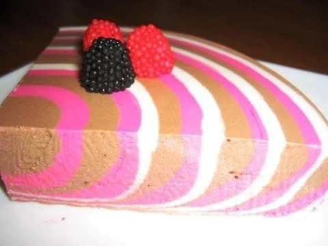 Striped cottage cheese dessert