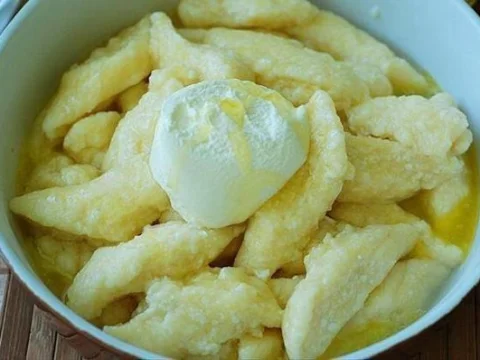 Lazy dumplings with cheese