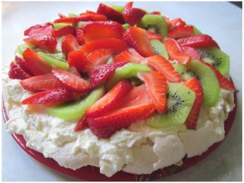 Pavlova Cake