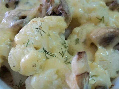 Cauliflower with mushrooms and cheese