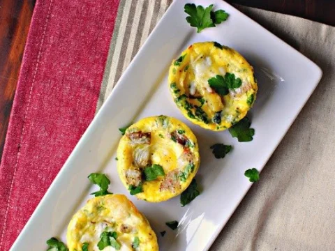 Omelet with potatoes and cheese