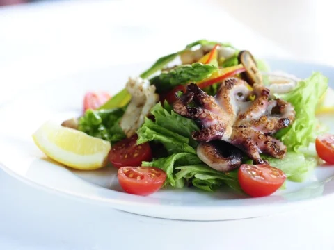 Salad with shrimp and squid