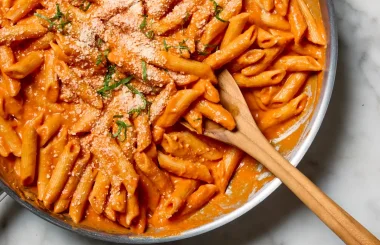Oil in pasta water: does it help noodles not stick together?